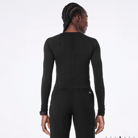 NWT Figs Black Salta Seamless Cropped Long Sleeve Underscrub - Picture 4 of 9